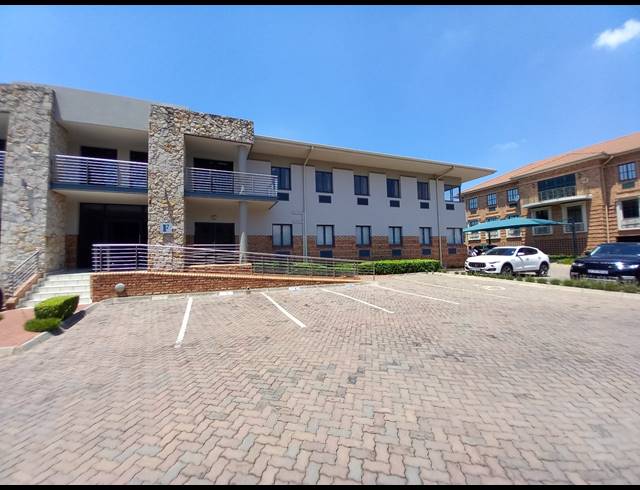 209M² OFFICE TO LET IN BRYANSTON